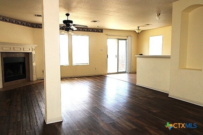 Building Photo - 5707 Schneider Dr