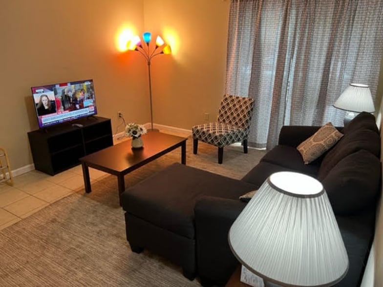 Building Photo - 1700 SW 16th Ct