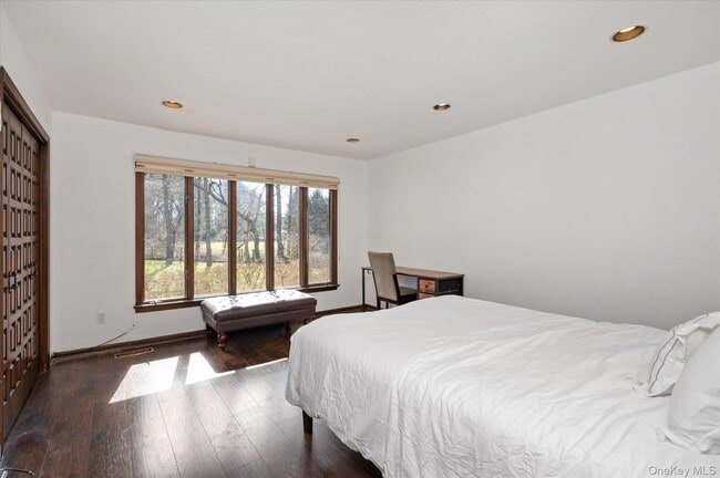 Building Photo - 8 Plaka Ct