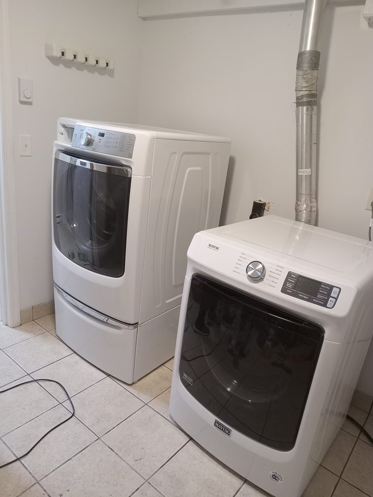 Laundry room & storage area - H5 Stonehedge Dr