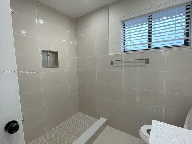 Building Photo - 2202 San Remo Cir