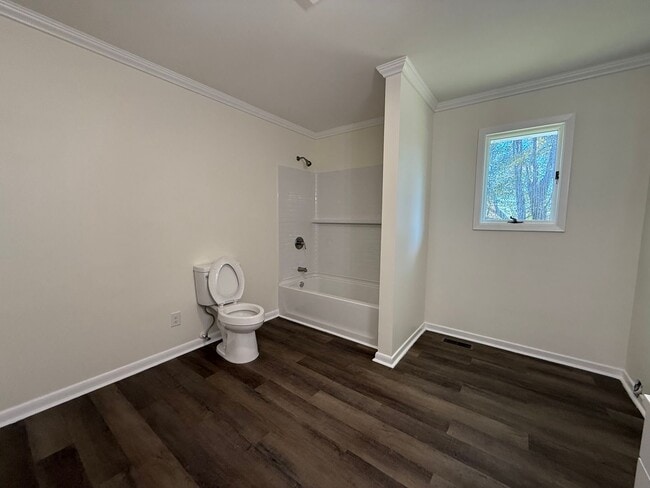 Building Photo - Newly renovated 3 Bedroom 3 Bathroom Home ...
