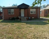 Building Photo - Near Lake Hefner!