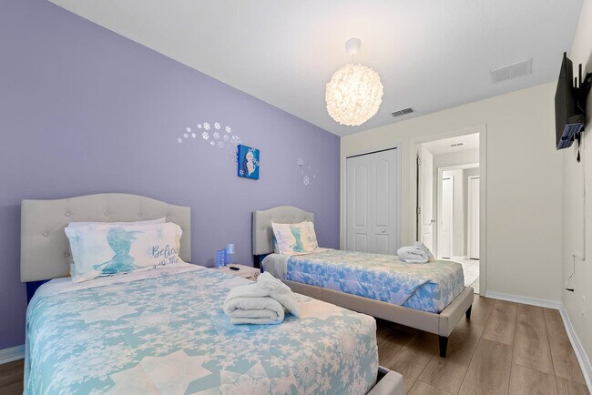 Building Photo - 453 Scrub Jay Way