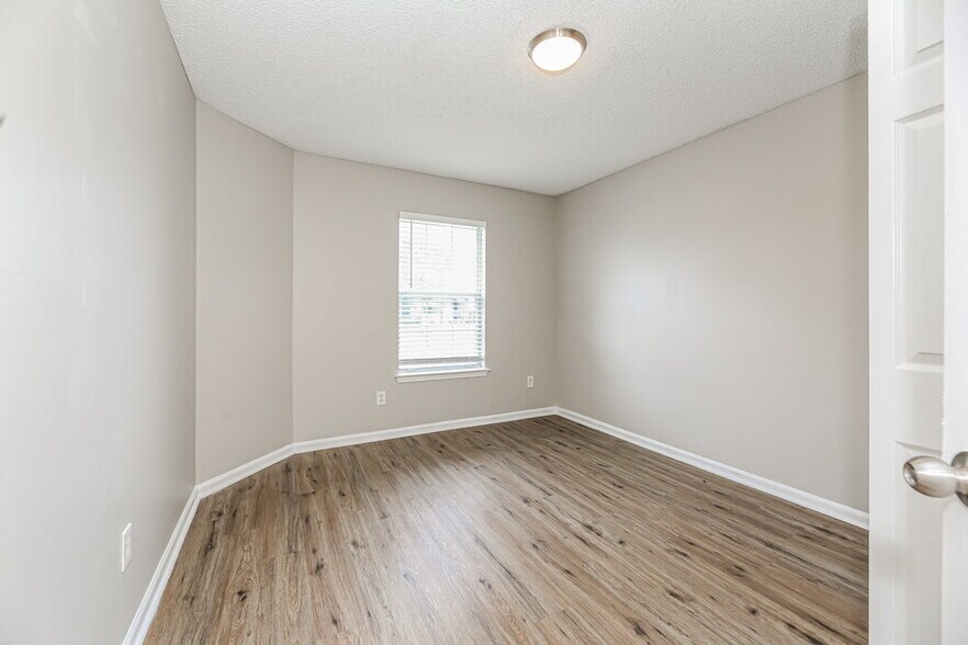 Building Photo - 1368 High Plains Dr W