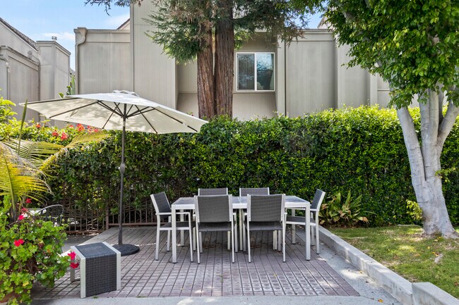 Building Photo - 2508 Arizona Ave