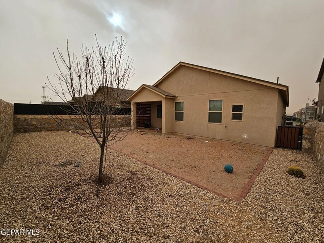 Building Photo - 3924 Desert Nomad Dr