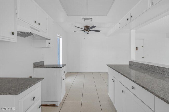 Building Photo - 1405 E Vegas Valley Dr
