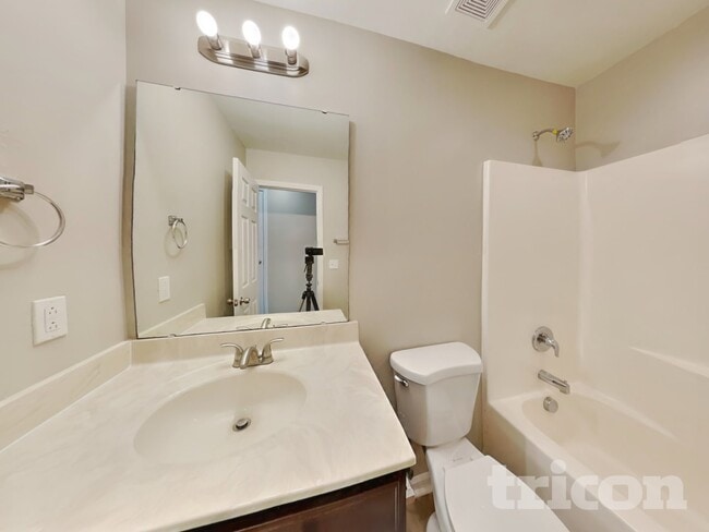 Building Photo - 45 Red Coat Dr