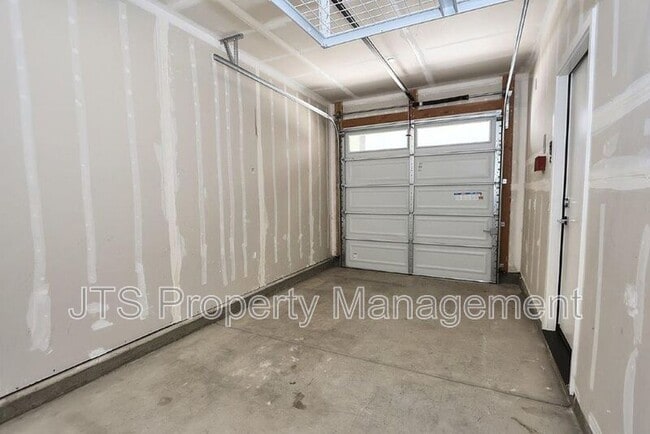 Building Photo - 396 Midstream Ln