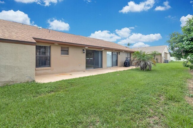 Building Photo - 907 Park Villa Cir