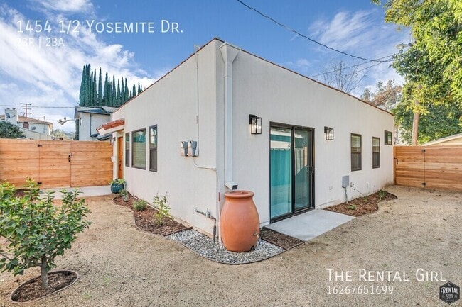 Building Photo - 1454 1/2 Yosemite Dr.-