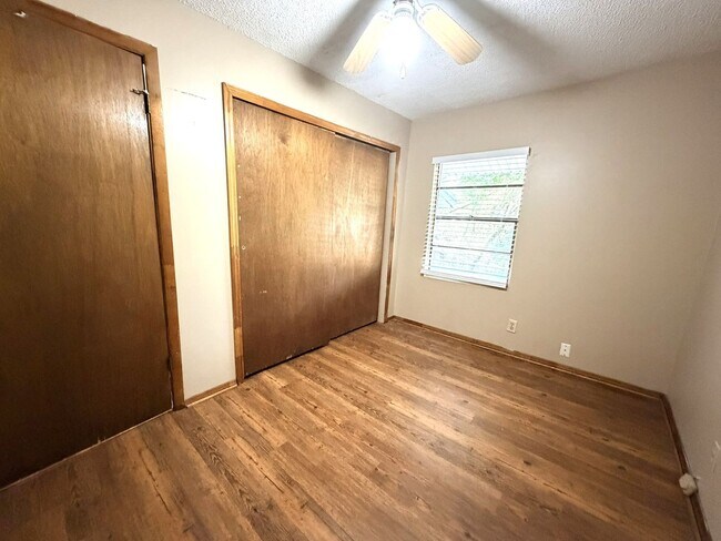 Building Photo - Upstairs 2BR/1BA Riverside Duplex Apartment