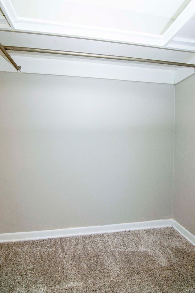 Building Photo - Great Location - 1 Bedroom 1 Bath Duplex w/ Backyard