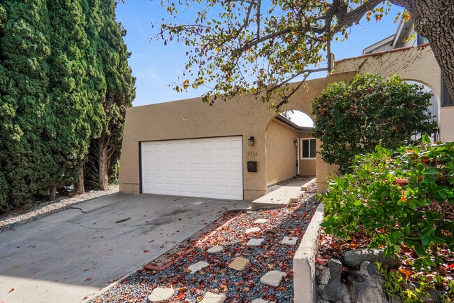 Building Photo - 3951 Marvin St