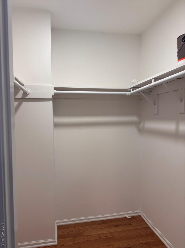 Building Photo - 197 Ramapo Rd