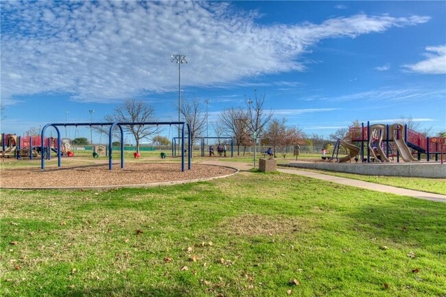 Building Photo - 4806 Pecan Springs Rd