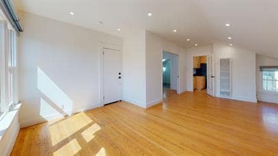 Building Photo - 254 Roosevelt Way