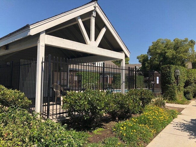 Building Photo - Nantucket Village Condo with Community Pool!