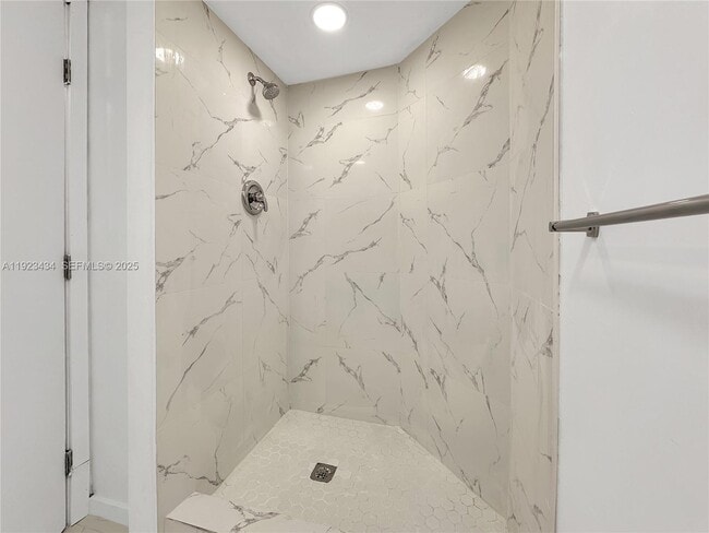 Building Photo - 211 Lake Pointe Dr