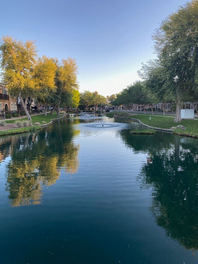 Building Photo - Resort-Style Living in Gilbert – 3 Bed Townhome Near SanTan Village