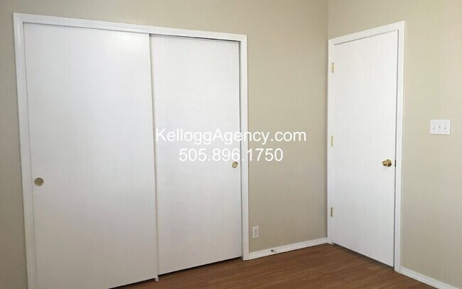 Building Photo - Enchanted Hills - 3BR/2Bath - NO CARPET