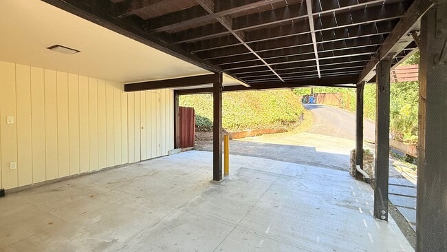 Building Photo - 18 South Trl