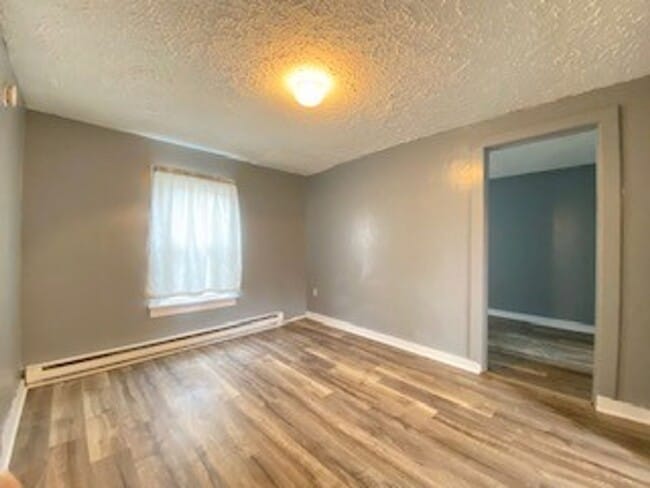 Building Photo - 1 Bedroom Single Family Home in Elkhart!