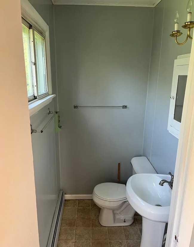 Building Photo - Spacious 3-Bed, 1-Bath Rental in Flint