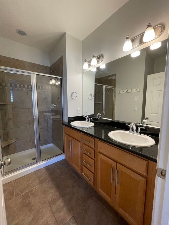 Building Photo - 2310 Elliott Ave