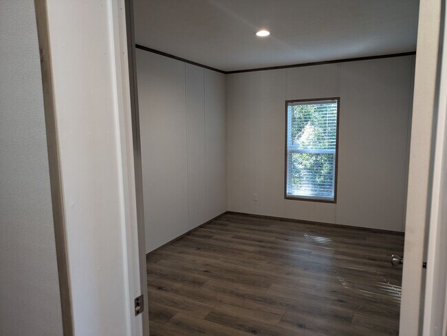 Building Photo - 1118 Old Tar Landing Rd