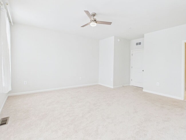 Building Photo - 640 Brookwood Glen Terrace