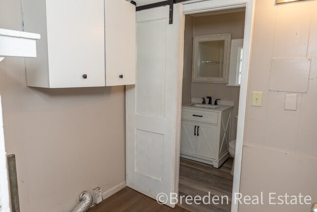 Building Photo - 928 Fairview Dr SW