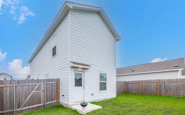Building Photo - 460 Marty Allen Lp