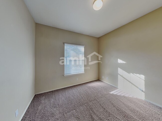 Building Photo - 2326 Loquat Ln