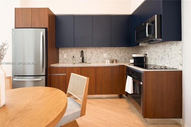 Building Photo - 275 SW 6th St