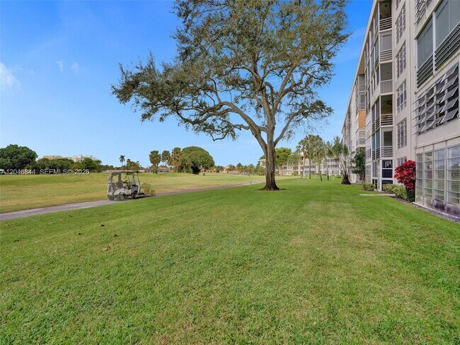 Building Photo - 2651 S Course Dr