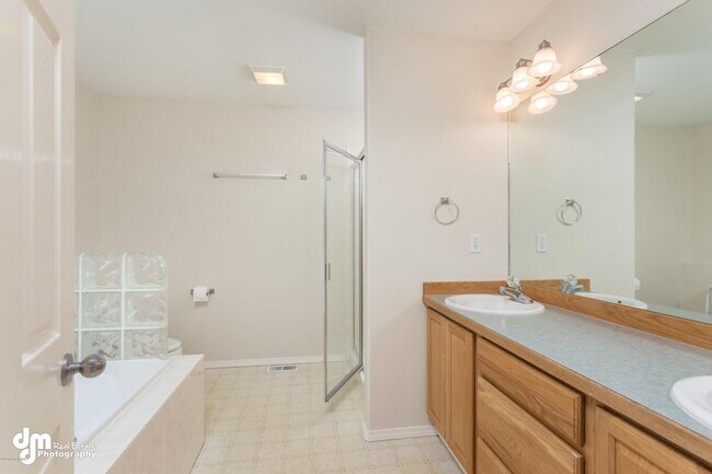 Building Photo - 2041 Tributary Cir