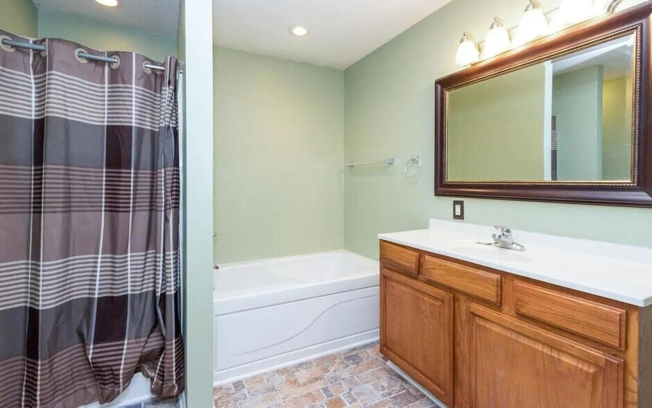 Building Photo - 4003 Marigold Dr