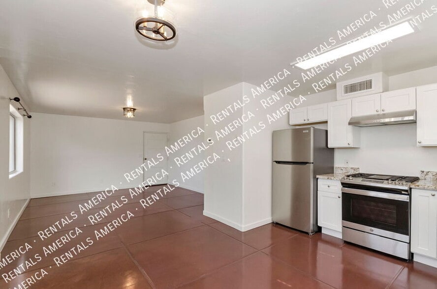 Building Photo - 425 W 26th St