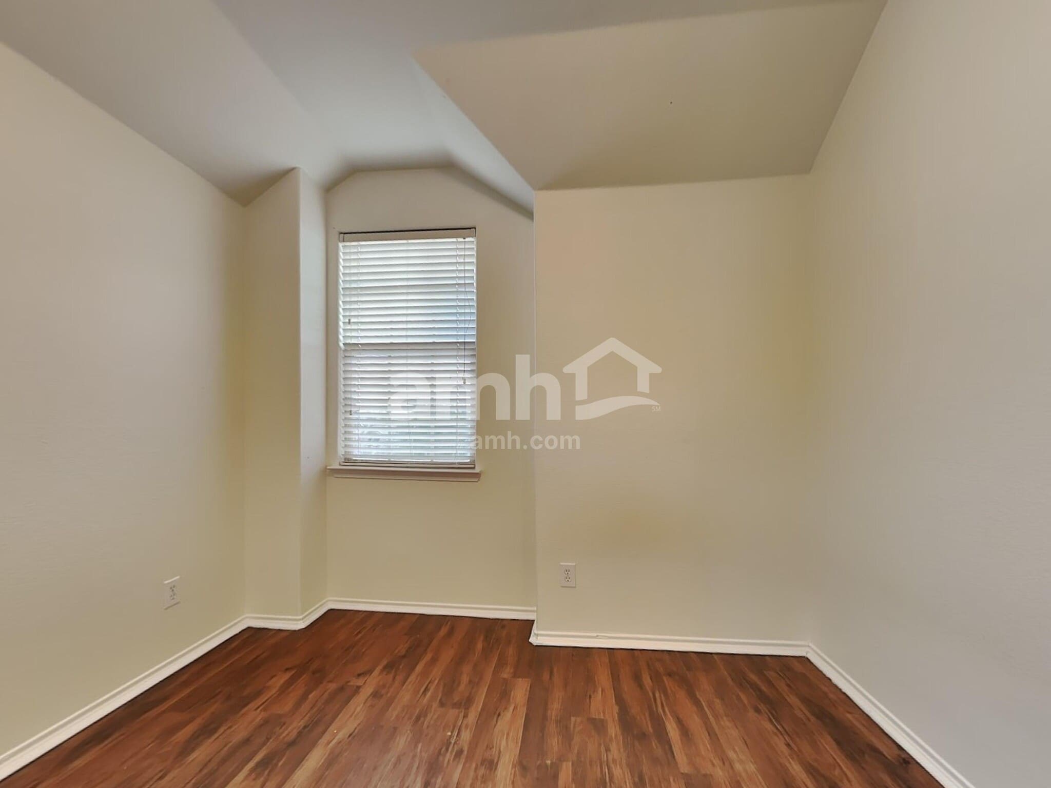 Building Photo - 1083 Carpenter Ct