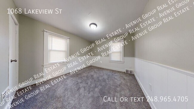 Building Photo - 1068 Lakeview St