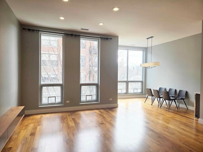 Building Photo - 1100 W Adams St