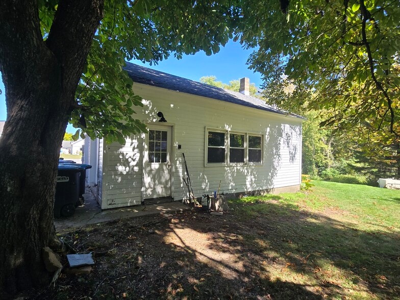 Primary Photo - 5408 Main St