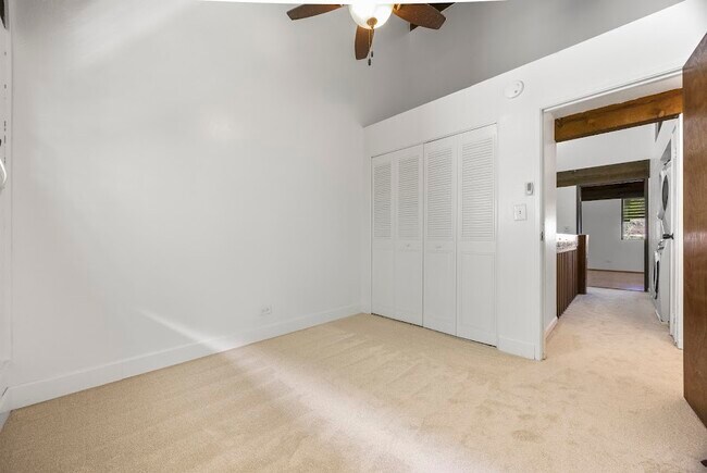 Building Photo - 370 Kawaihae St