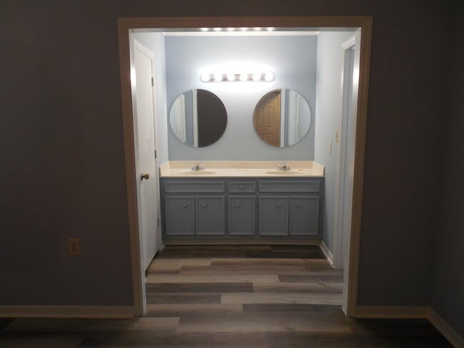 Building Photo - 107 Springlakes Cir