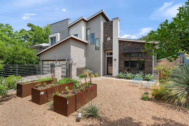 Building Photo - Modern Oasis in Bouldin Creek