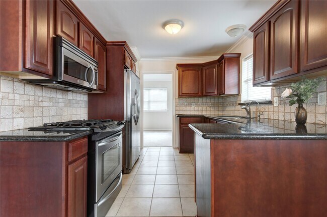 Building Photo - 6214 Rutherglenn Dr