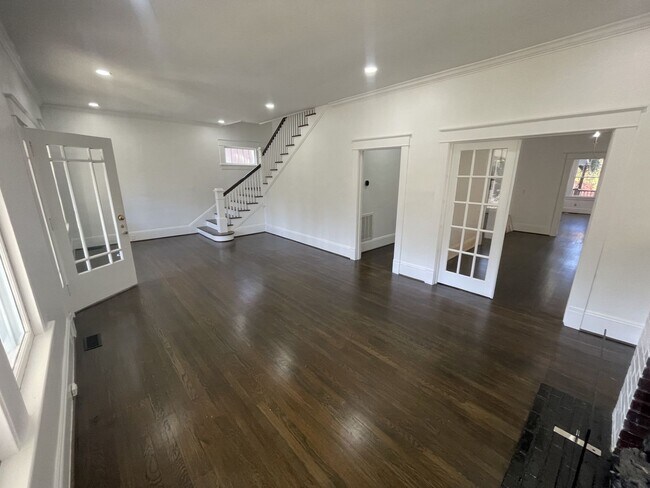 Building Photo - 4 Bd 3 Ba House