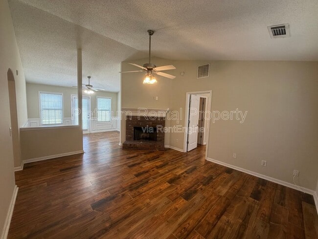 Building Photo - 105 Platte St